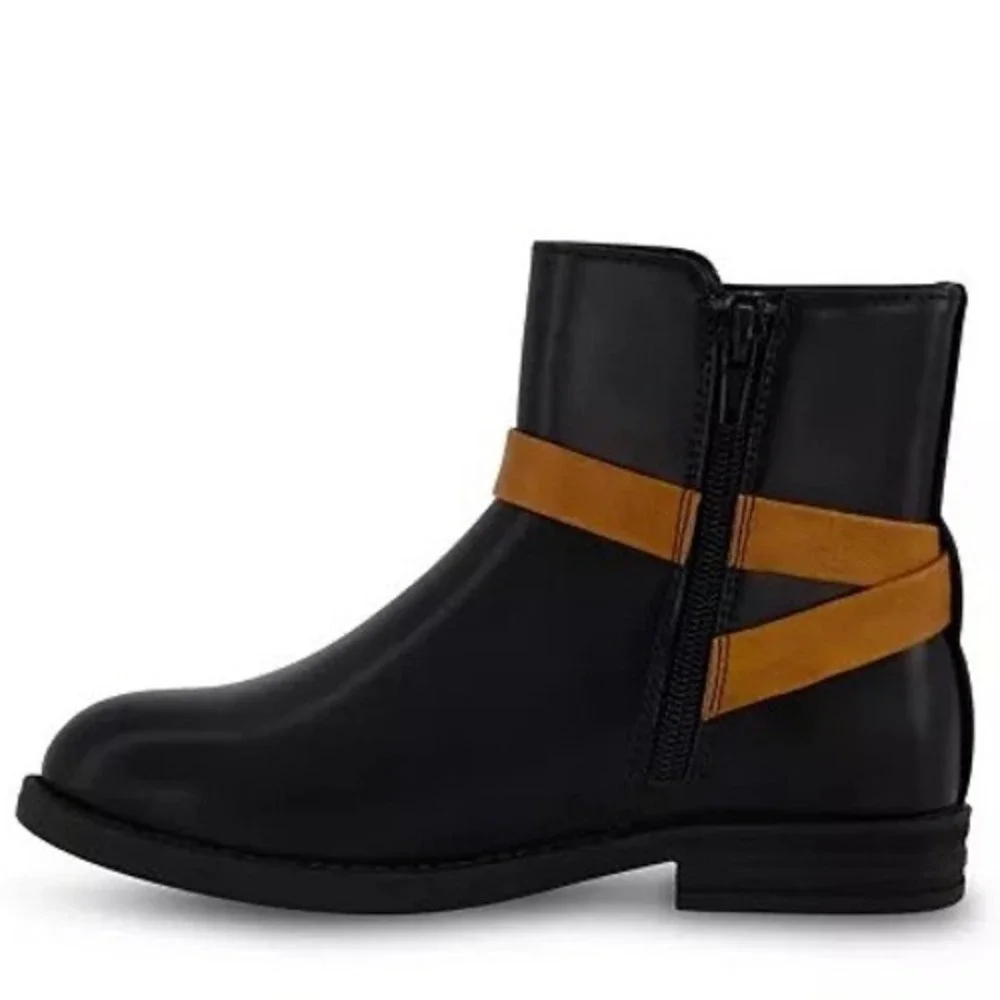 NIB Kenneth Cole Kids Black Rider Leilani Buckle Strap Ankle Boots SZ 2 Youth